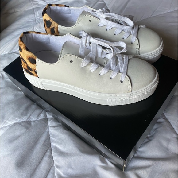 Able sneakers with animal print heel. - Picture 3 of 4